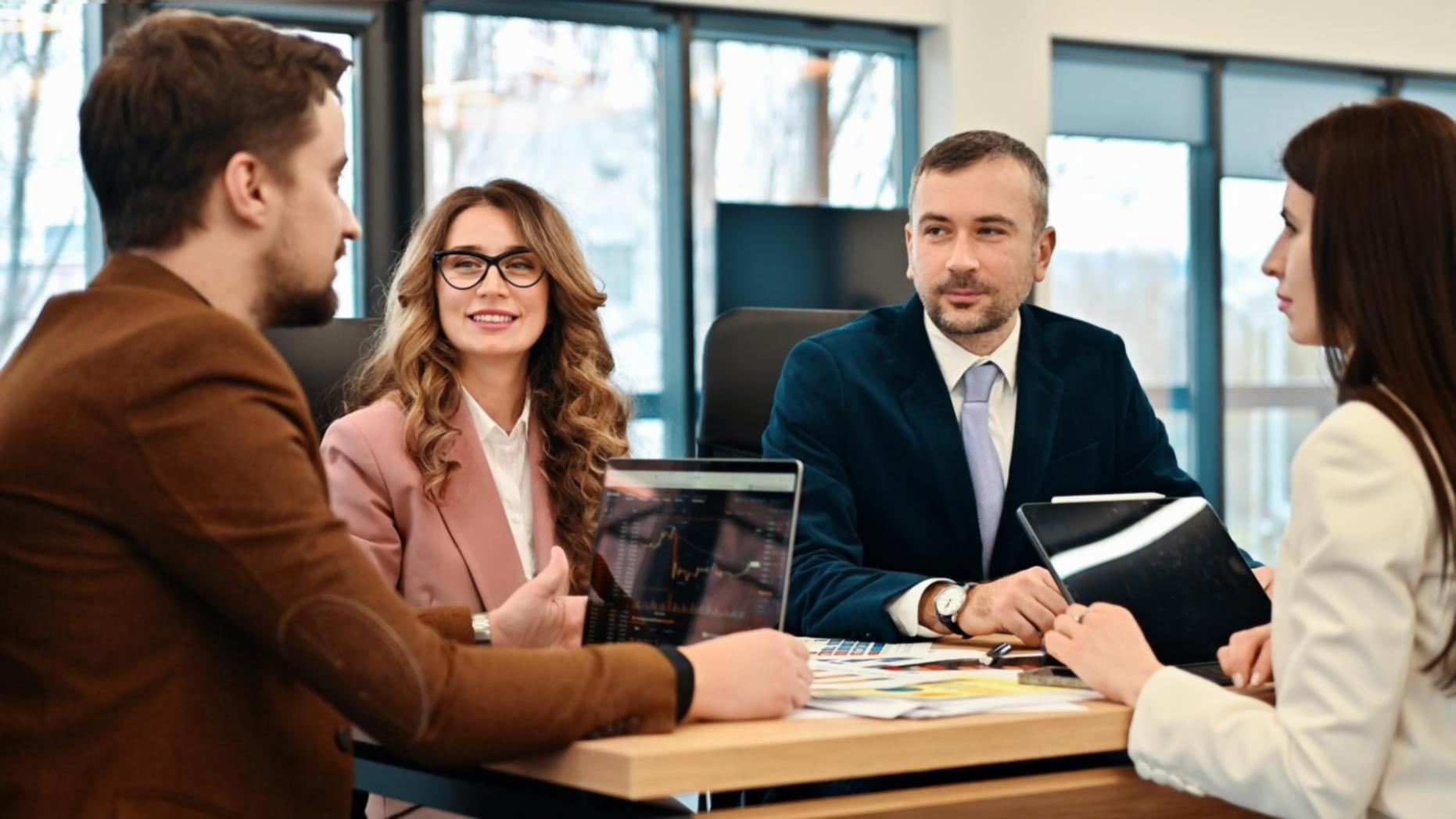 Metodología práctica de enseñanza financiera con ejemplos reales